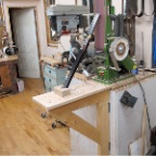 belt-sander-sharpener-in-use